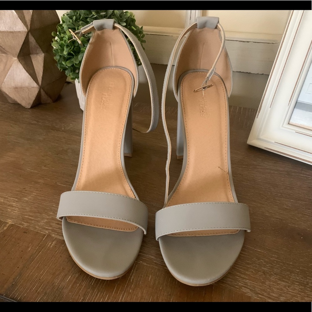 Gray heels - Picture 2 of 4